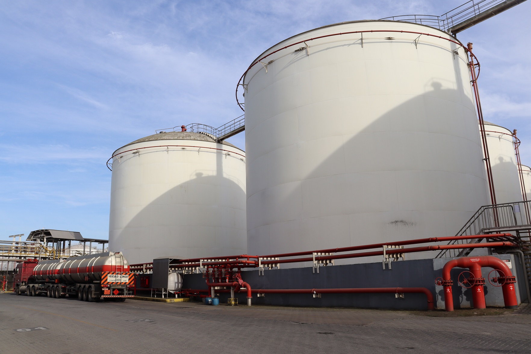 A companhia Cattalini Terminais está fazendo um forte investimento na infraestrutura de movimentação de óleo degomado com alterações nos centros de tancagem e na distribuição da descarga do produto, em razão da alta demanda no cenário atual.