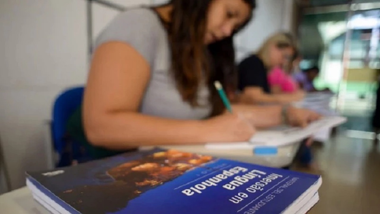 SESC RJ abre processo seletivo com 692 vagas em cursos gratuitos de Inglês e Espanhol