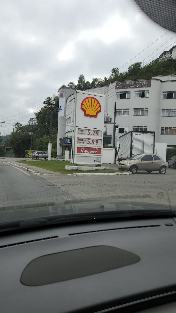 Cidades litorâneas de Santa Catarina (SC) tem diesel flertando com R$ 8 e gasolina a R$ 5 após reajustes da Petrobras -Canva