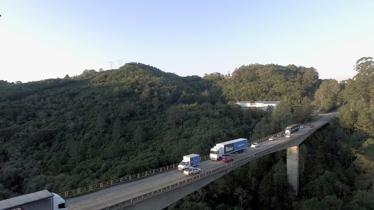 Seguindo a crescente nas operações de movimentação de mercadorias na região, a BBM Logística ampliou a sua malha rodoviária de transporte de cargas e agora atende todos os estados da região Nordeste para as operações.