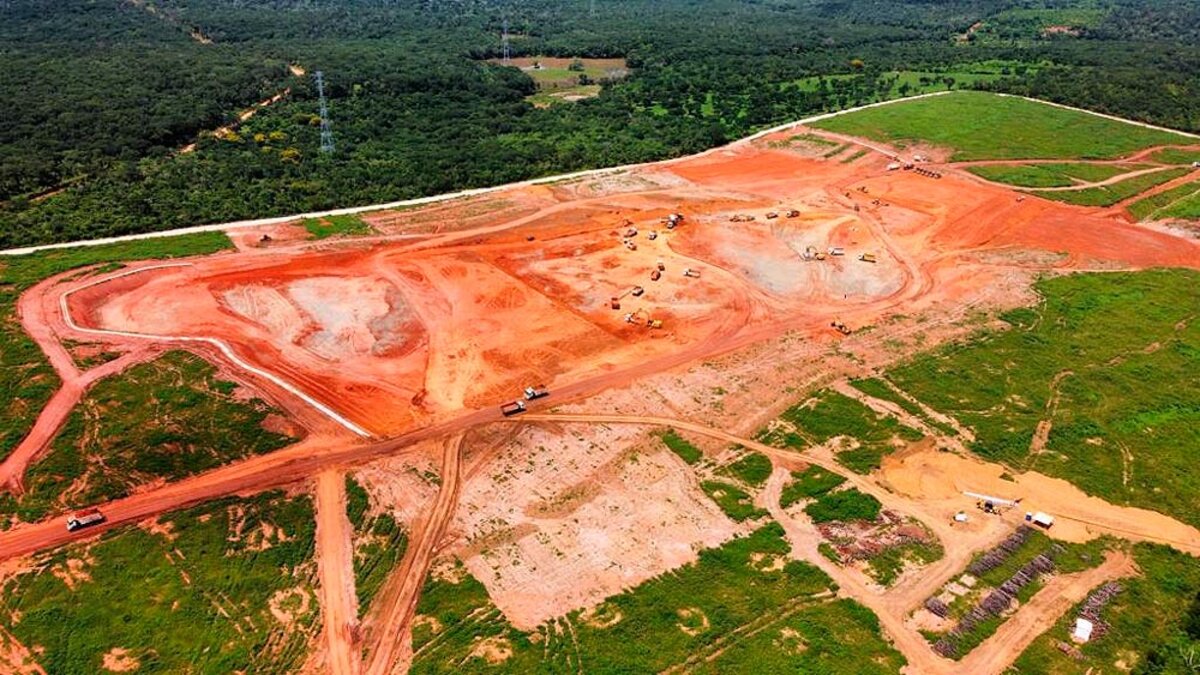 O Ministério de Minas e Energia (MME) está com grandes projeções para o ramo da mineração brasileira pelos próximos anos, uma vez que o recém-publicado decreto que flexibiliza a exportação de lítio no país poderá colaborar para a atração de investimentos bilionários no Brasil.