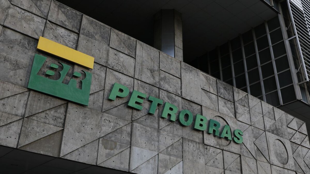A semana começou agitada  para a empresa Petrobras, uma vez que a estatal decidiu adiar o processo de manutenção planejada da unidade de tratamento de diesel da Refinaria Henrique Lage (Revap), em São José dos Campos (SP), que estava previsto para o segundo semestre deste ano.