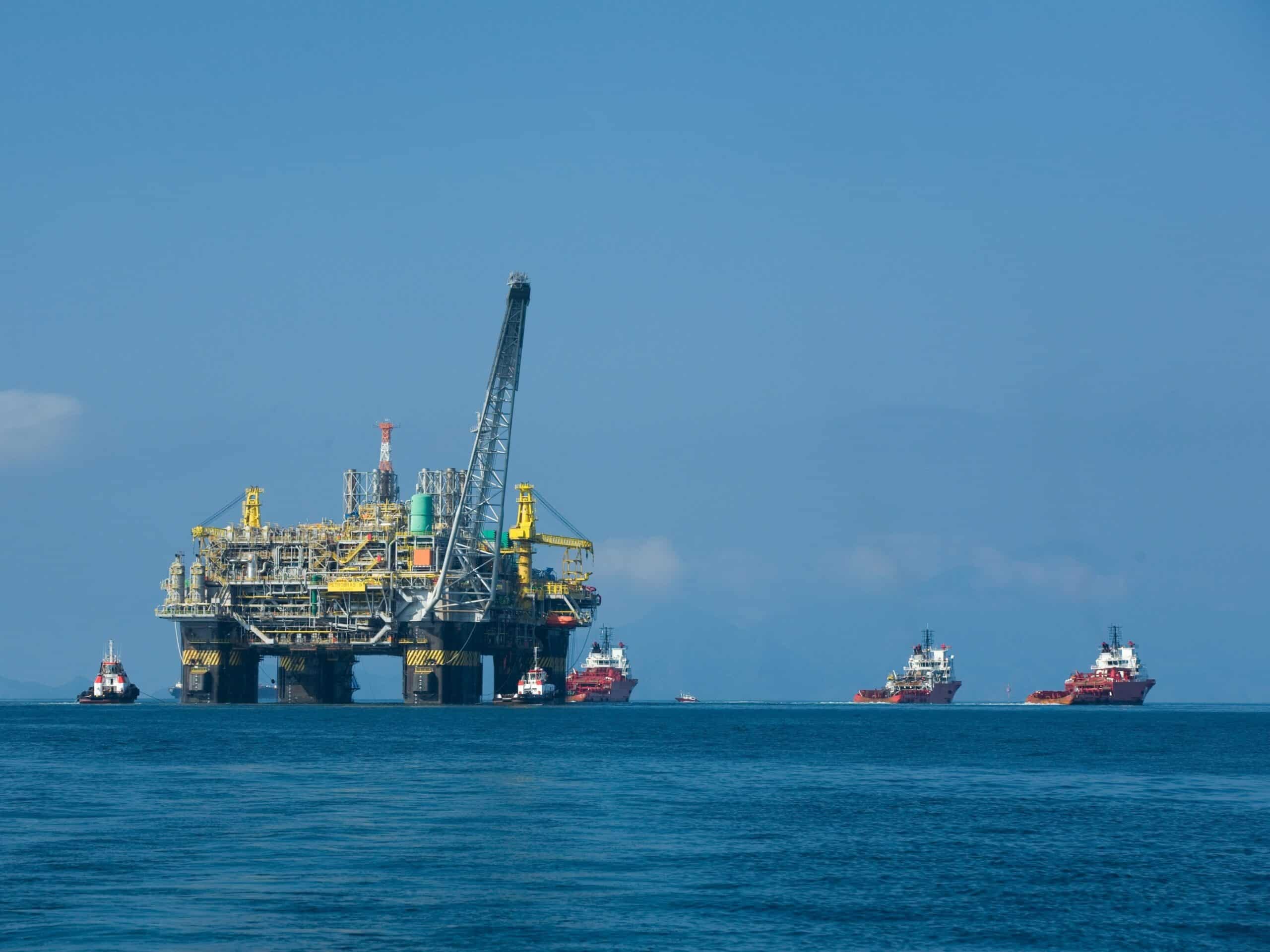 As obrigações e direitos da PPSA na produção de petróleo do pré-sal da União no Brasil podem ser diluídas com a aprovação do Projeto de Lei que autoriza a venda dos contratos de partilha da União ao mercado privado.