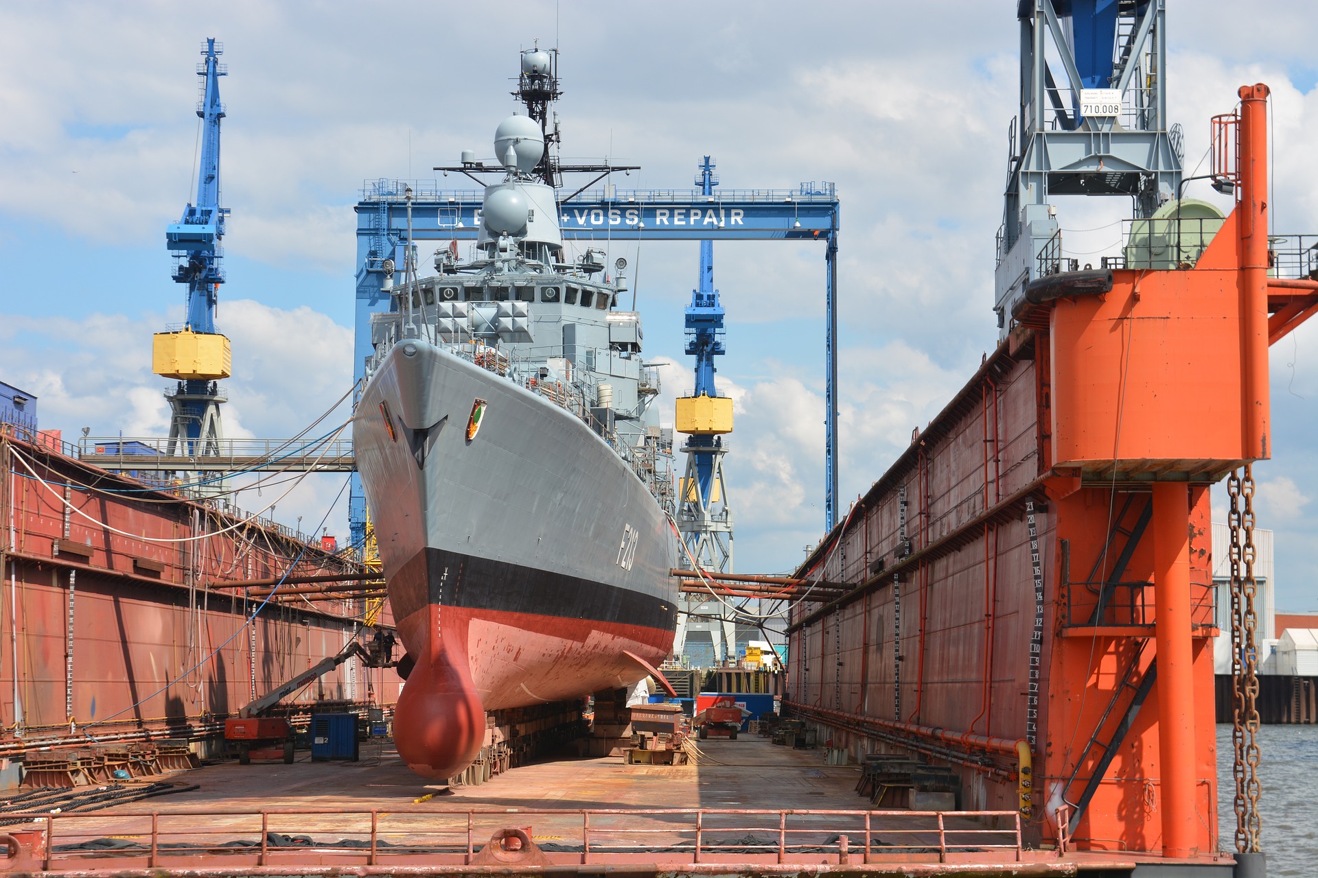 Estaleiro Navship, em São João da Barra (RJ), está com vagas de emprego para ajudante de produção, administrativo, almoxarifado, operador de equipamentos, mecânico naval, pintor naval e soldador - Fonte da imagem: Pixabay