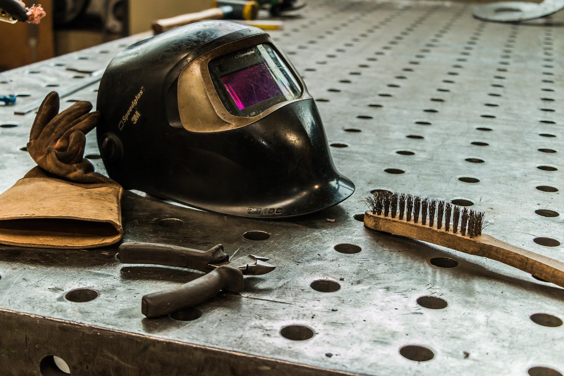 Veja lista das principais vagas de emprego e estágio com e sem experiência de multinacionais e grandes empresas divulgadas nesta semana em todo o Brasil (home office e presenciais) - Fonte: Canva