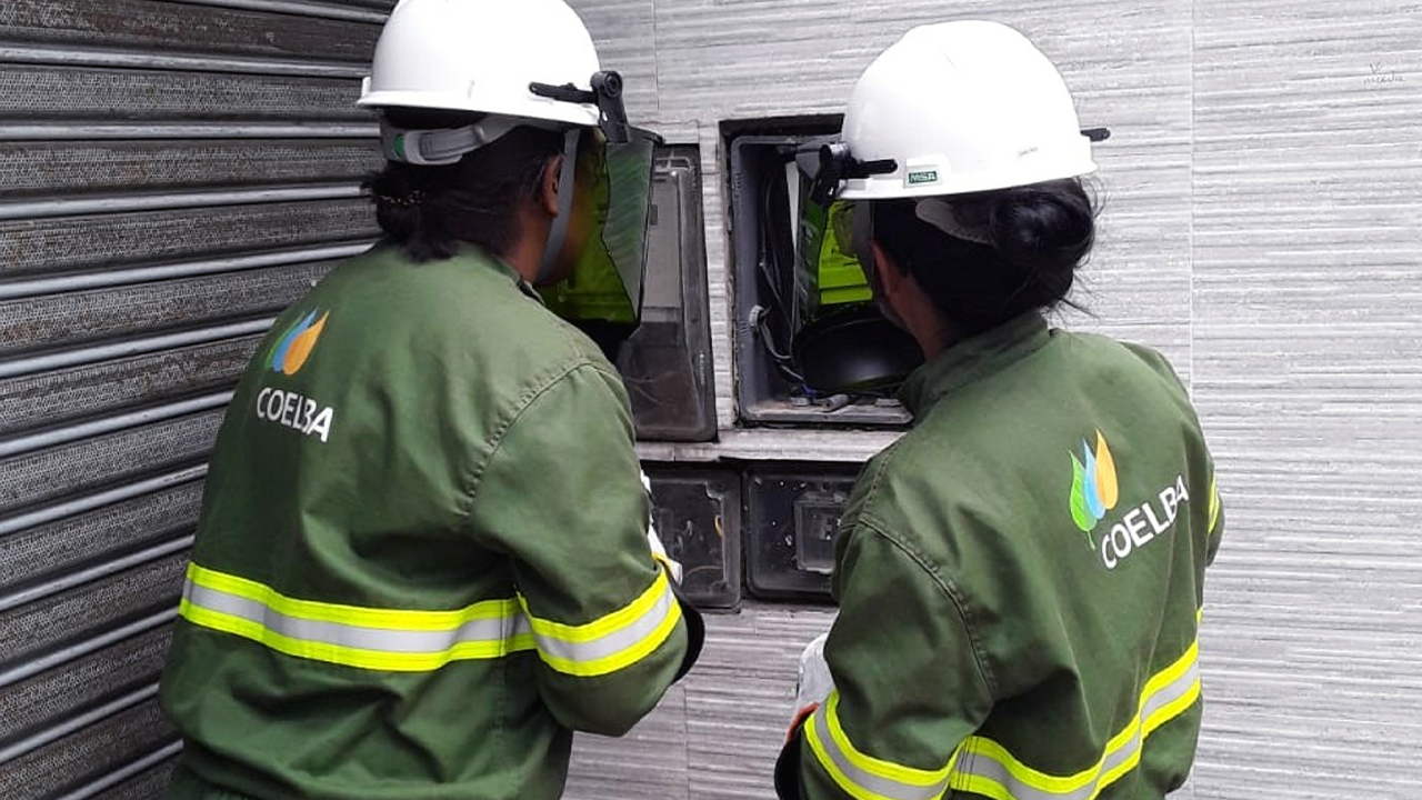 Coelba do grupo Neoenergia está contratando novos profissionais para preencher vagas de emprego e cadastro para Jovem Aprendiz na Bahia