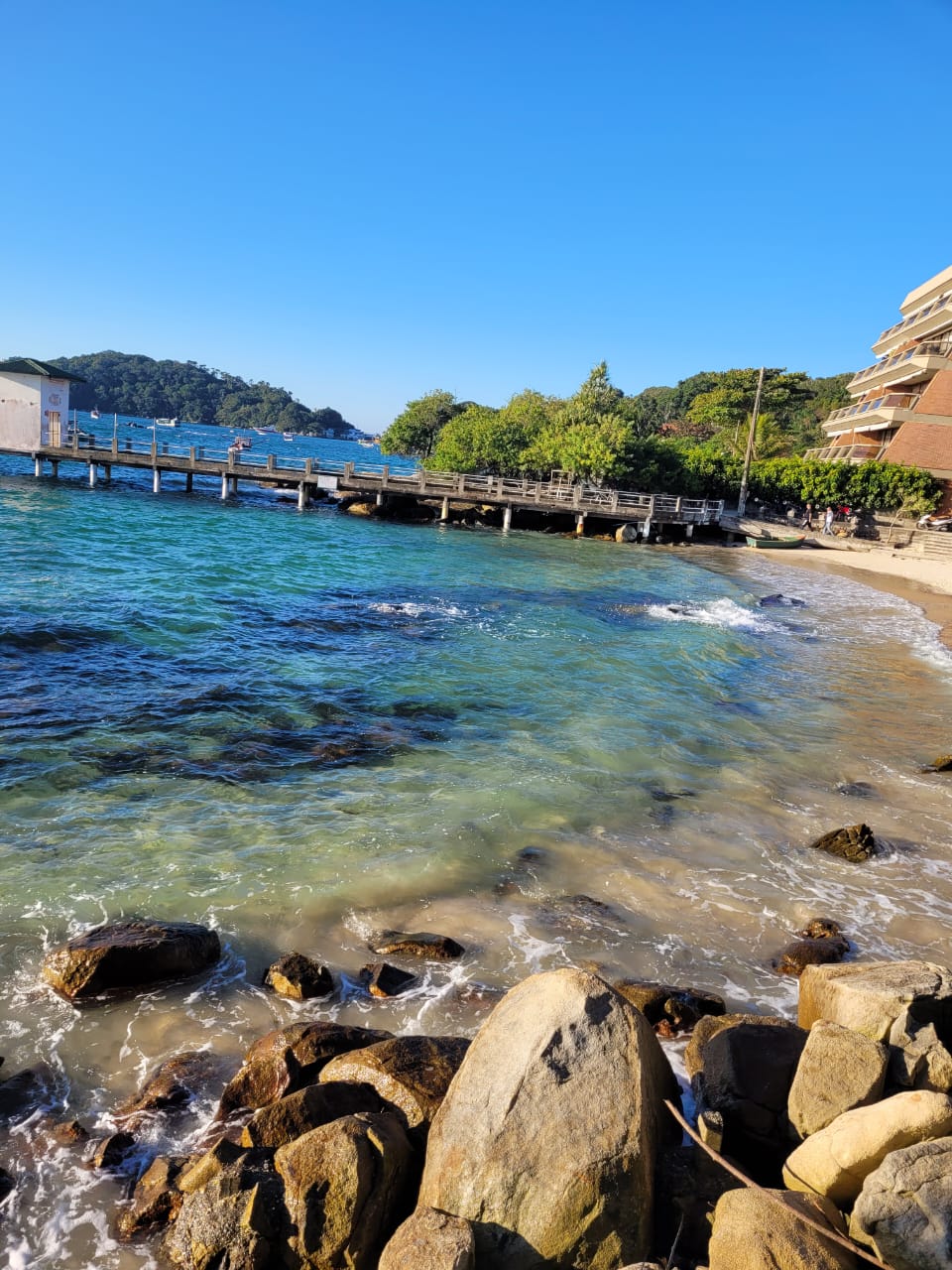 Empresas de Bombinhas, SC, têm inúmeras vagas de emprego para profissionais sem experiência ou ensino superior, confira quais!