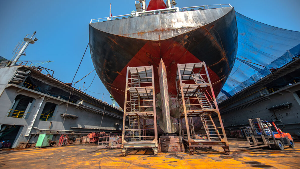 Visando expandir o mercado de exportação de mercadorias no setor portuário nacional, as novas medidas do regime de drawback no Brasil, alteradas pelo Ministério da Economia, flexibilizam a produção de embarcações para o mercado internacional.