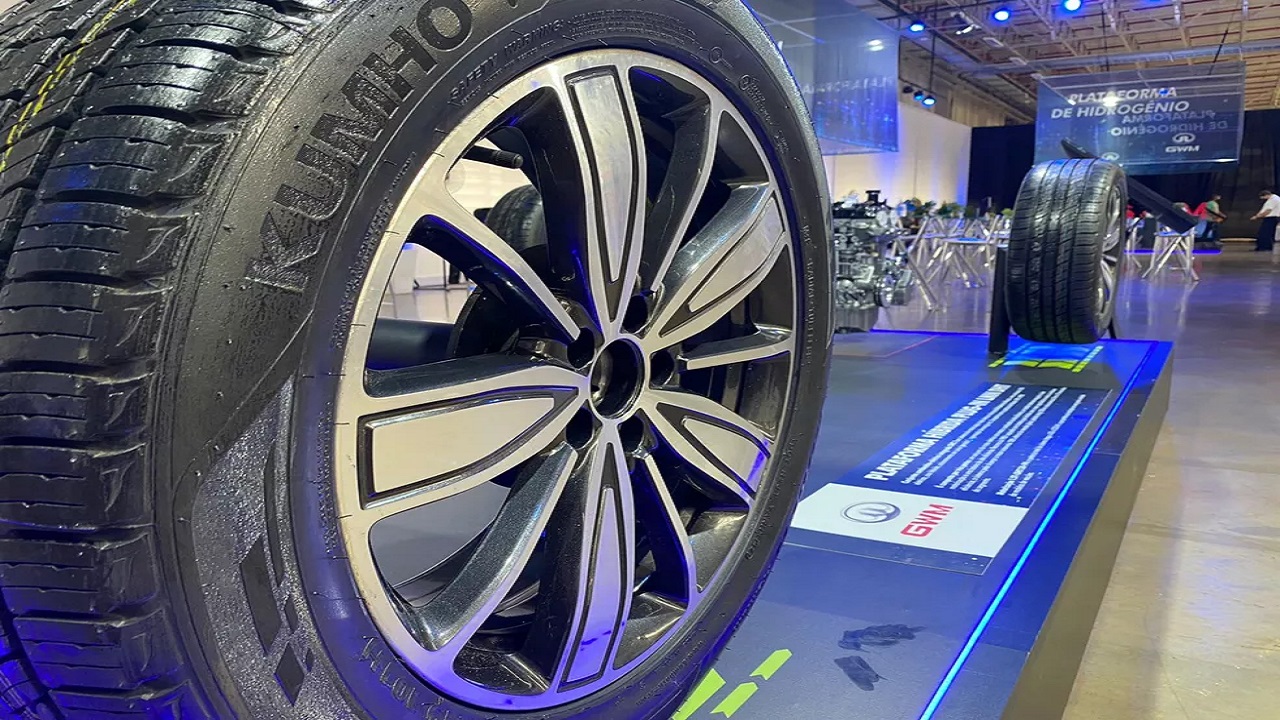 Empresa japonesa sai na frente de grandes montadoras e testa carregamento sem fio para carros elétricos