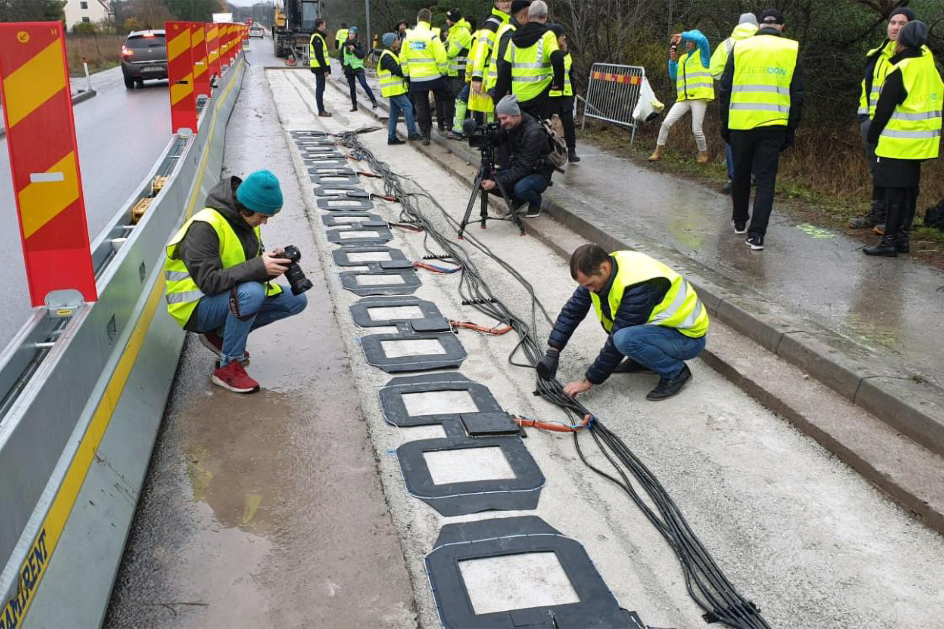 Estrada que custará R$ 56 milhões aos cofres públicos é aposta para recarregar carros elétricos mesmo em movimento