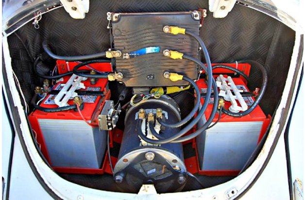 Ingeniero transforma fusca en carro eléctrico capaz de rodar 100 km por menos de R$ 4,00