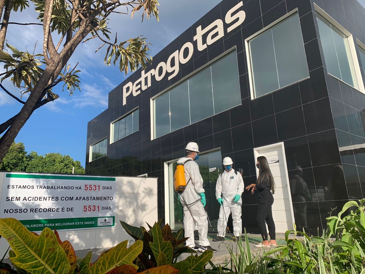Petrogotas está com vagas de emprego no Porto do Açu para encarregado de caldeiraria, caldeireiro, ajudante de caldeiraria, pintor industrial, ajudante de pintura