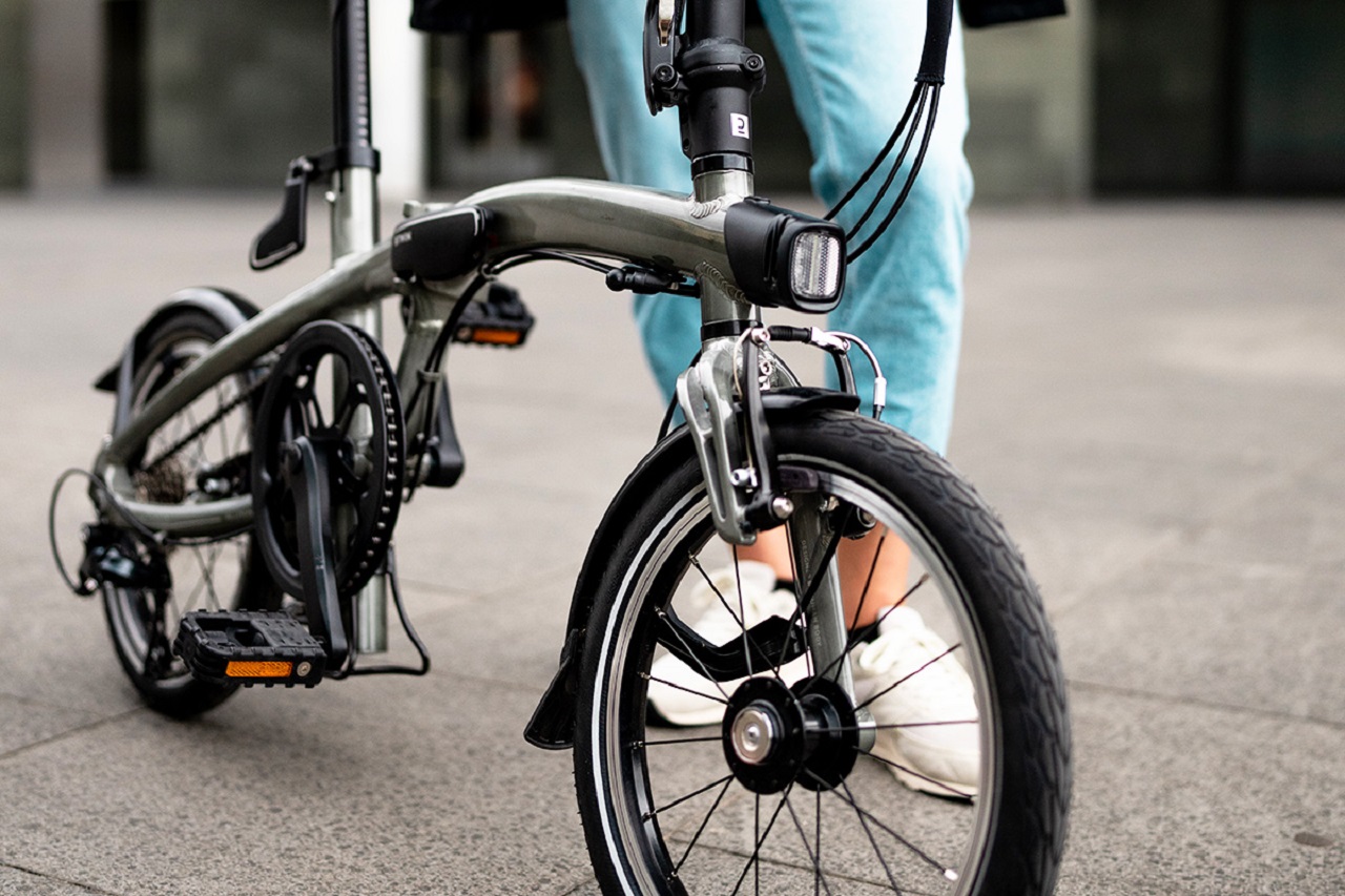 Bicicleta dobrável ultraleve que se monta em apenas um segundo está revolucionando o mercado