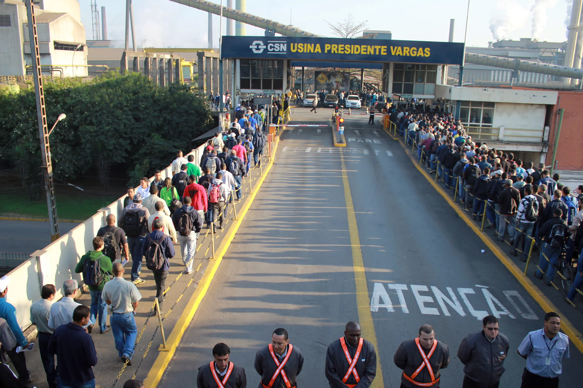 Eletricista, Mecânico, Motorista, Topógrafo, Vigilante e muitos outros, Currículo na mão - A CSN abriu processo para contratar mais de 300 profissionais