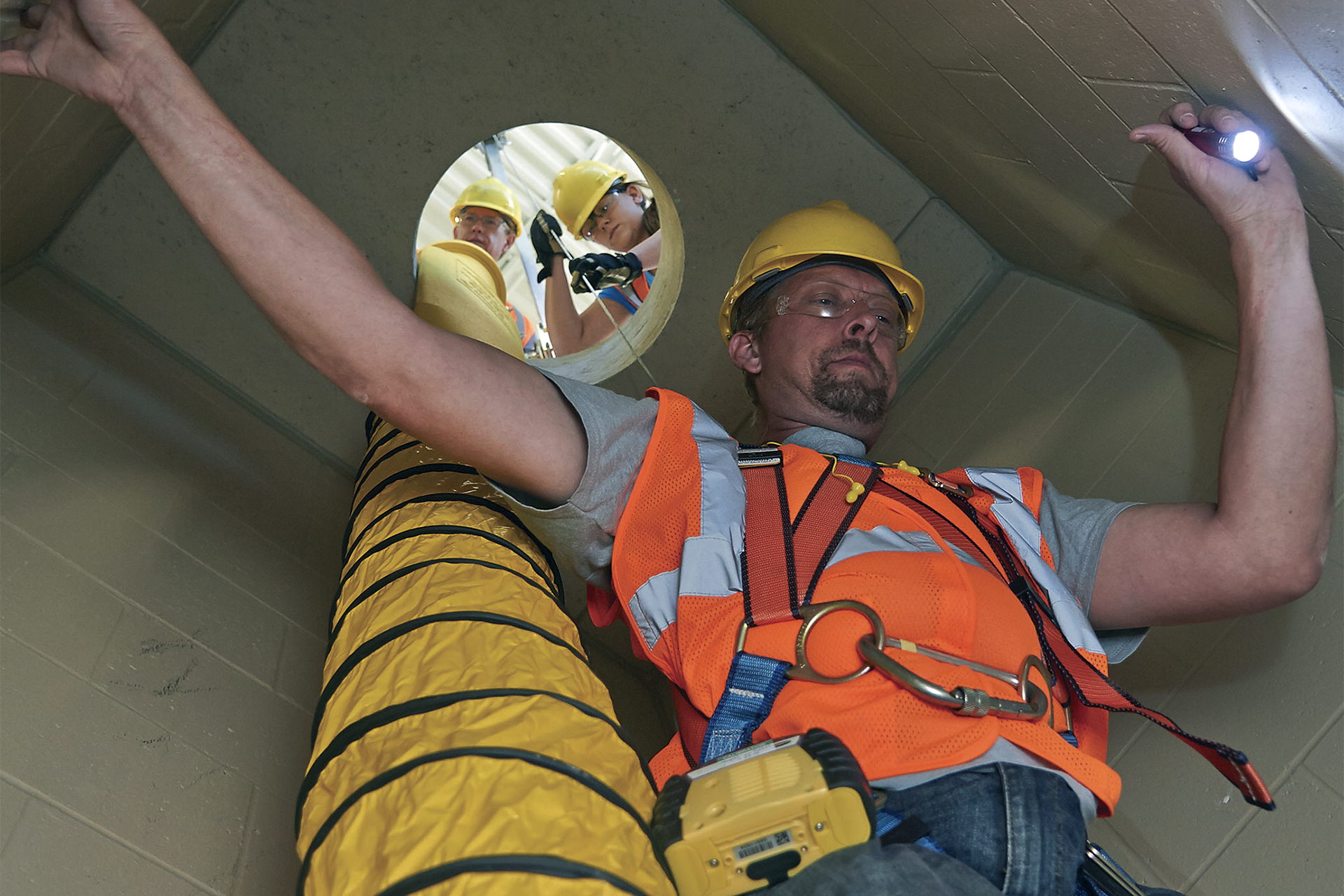 Engeman abre vaga para técnico de segurança do trabalho onshore para atuar na base de Macaé, candidatos aptos devem enviar currículo por e-mail