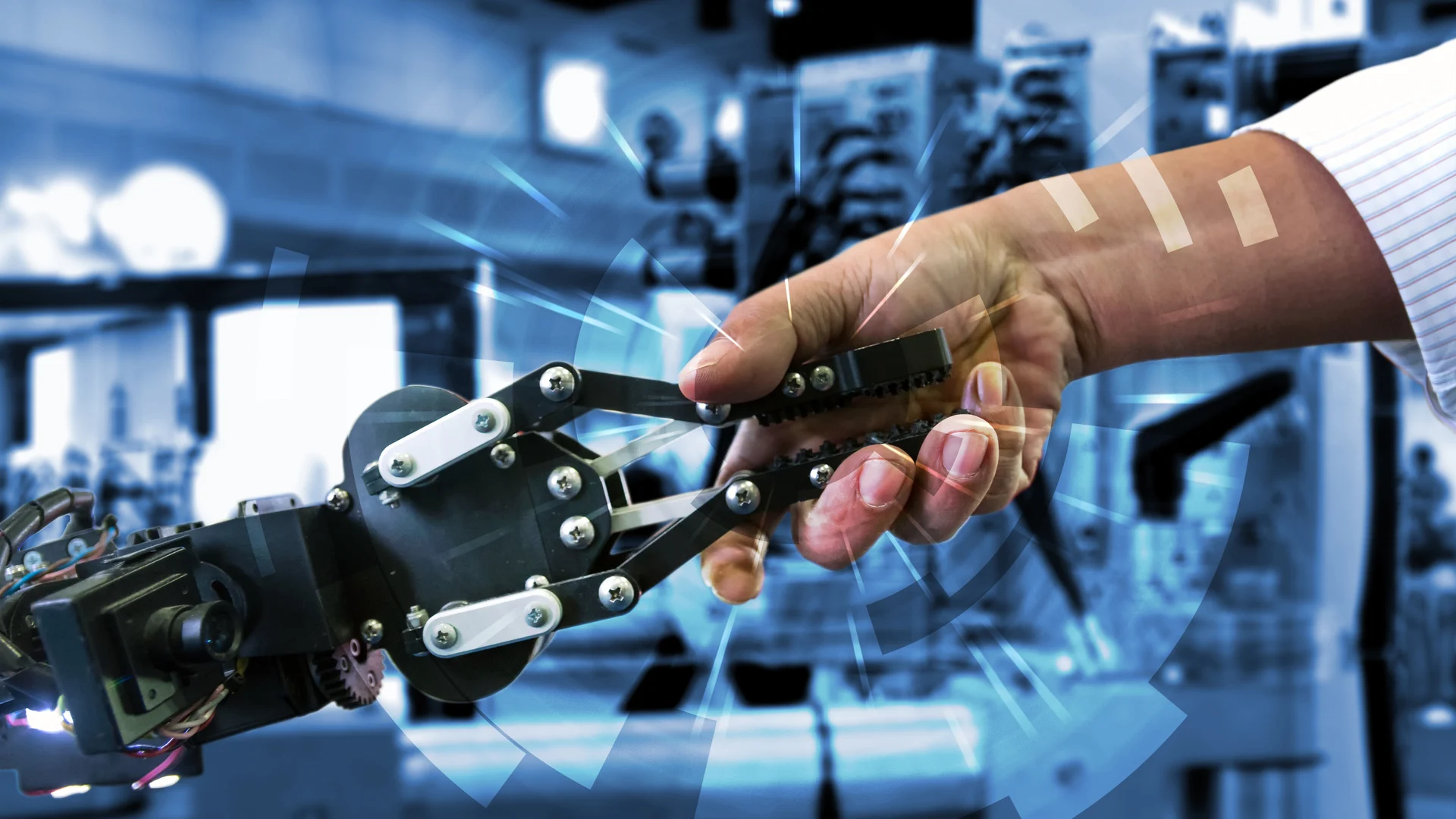 Homem apertando mão de maquina