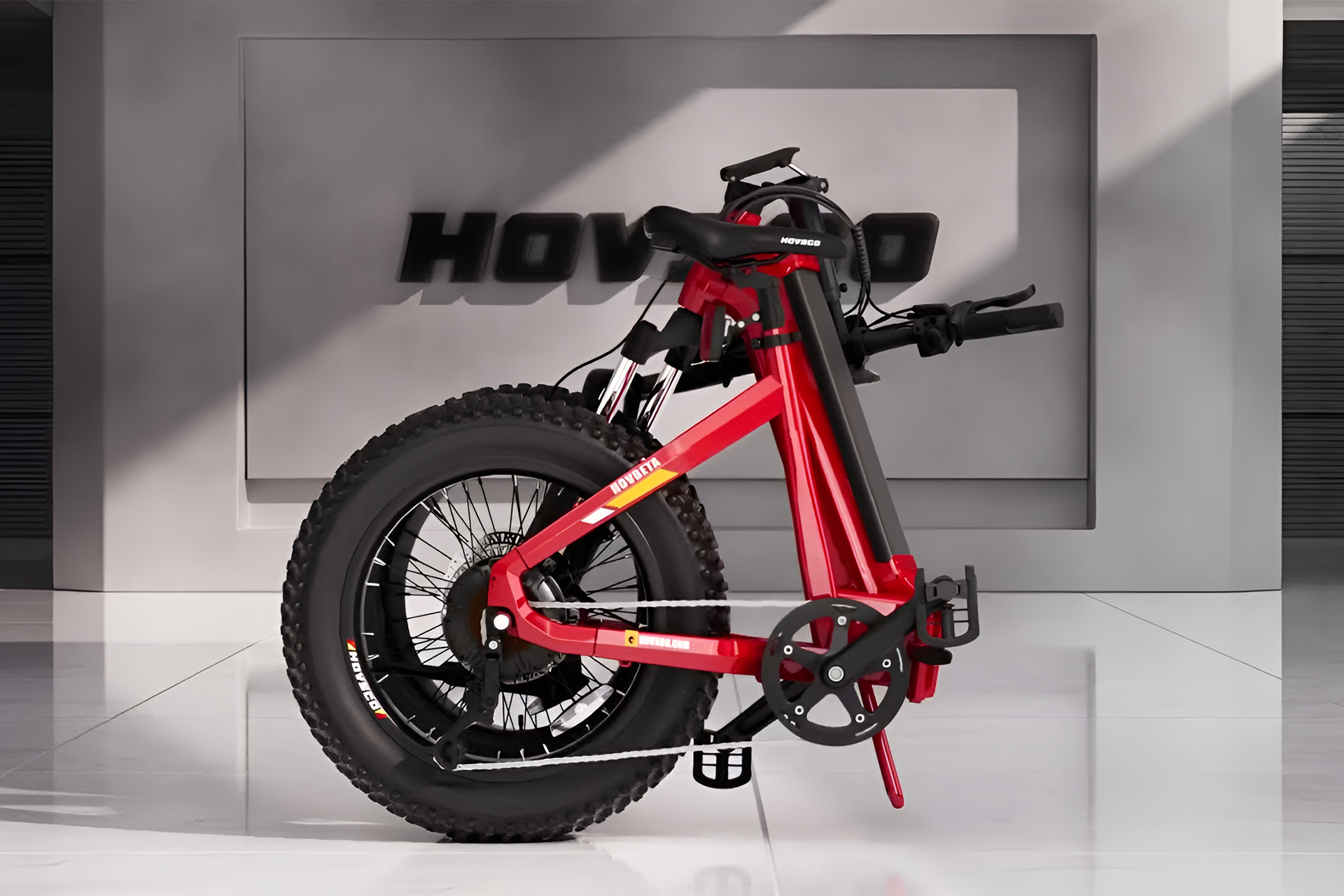 Bicicleta elétrica dobrável revolucionária, que promete andar até na neve, é lançada com preço razoavelmente acessível e autonomia de até 96 Km 