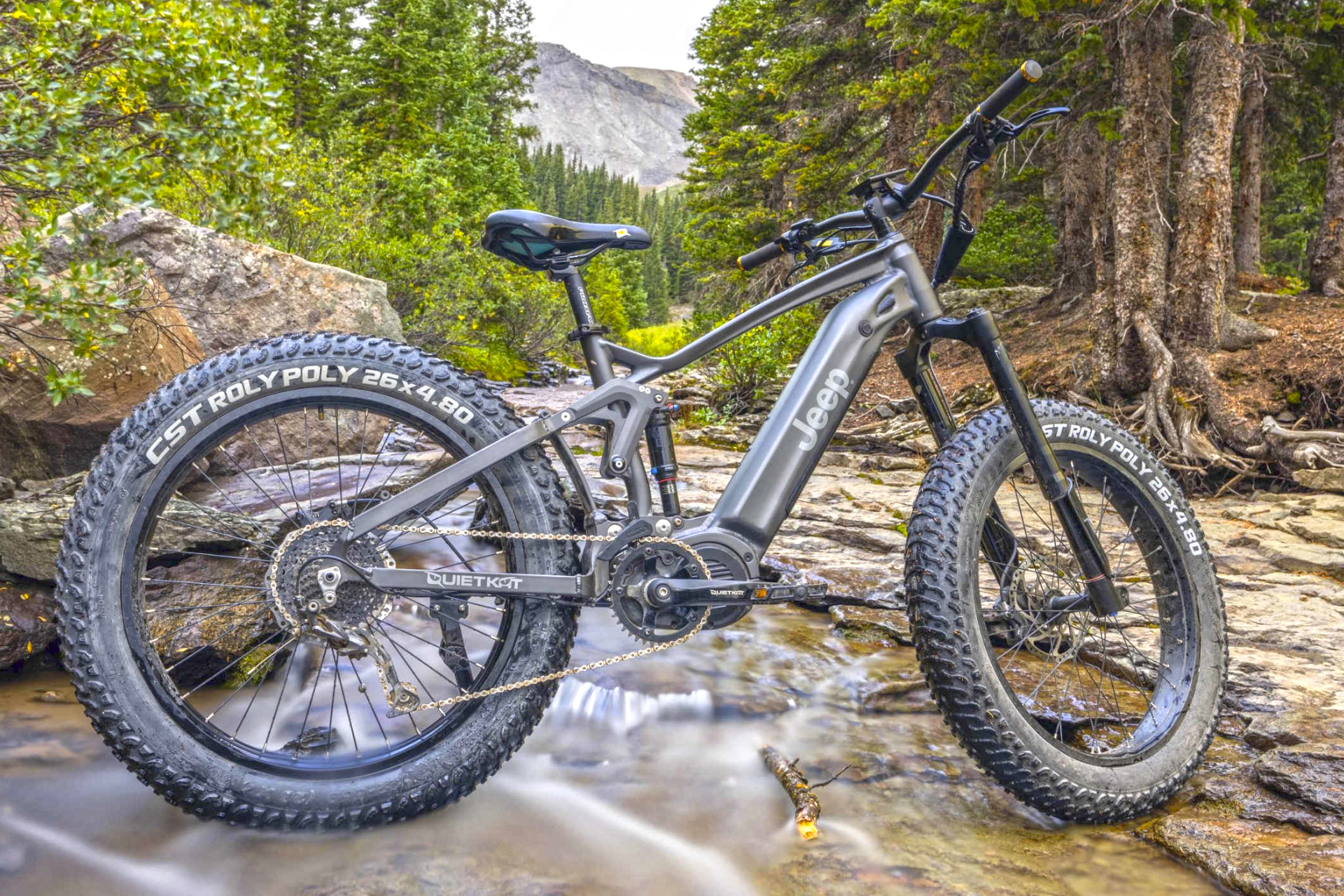 Bicicleta elétrica off-road da JEEP vem com 1.000W de potência e bateria de 696 Wh, conjunto proporciona 100 Km de autonomia