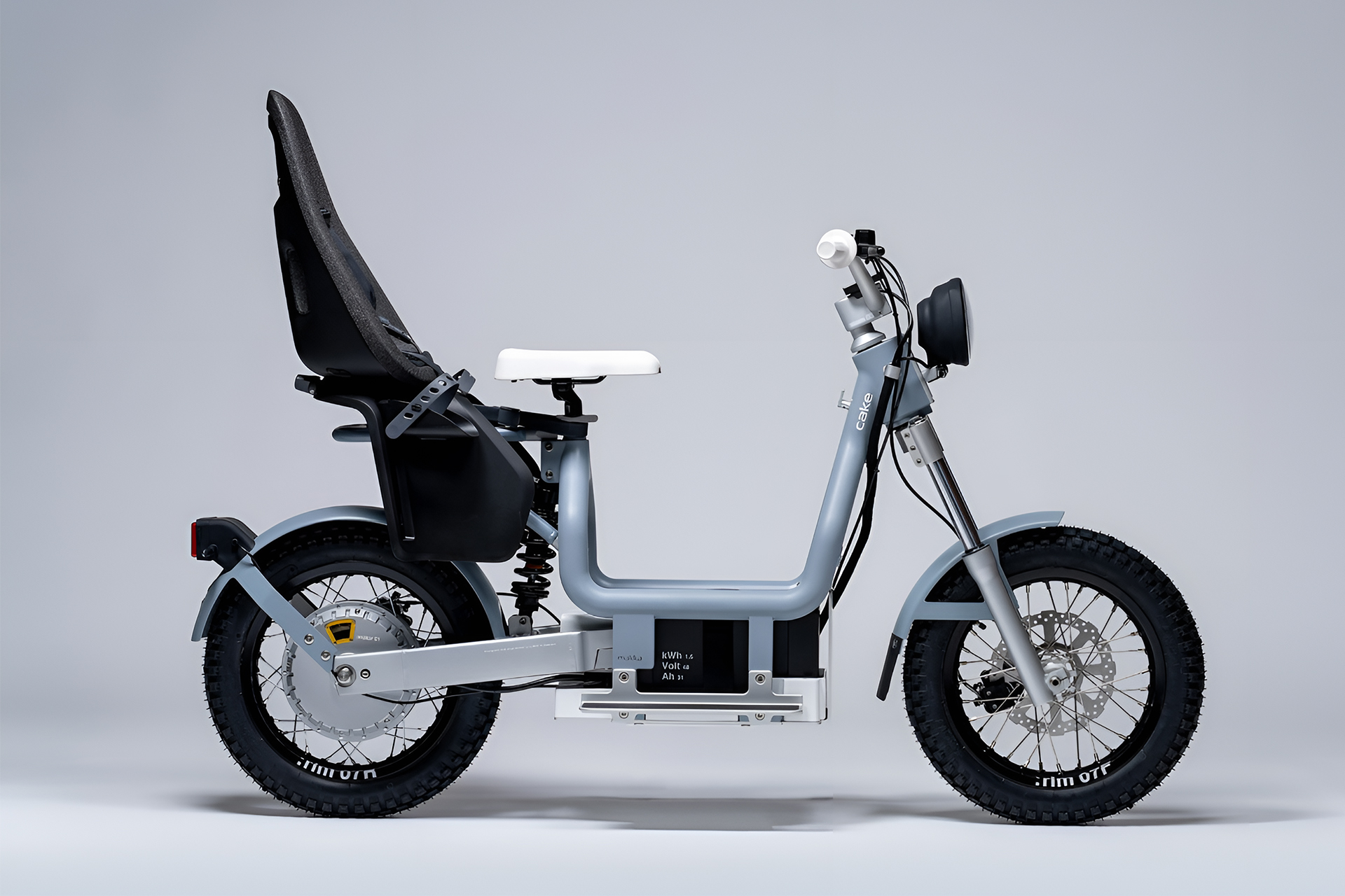 Polestar da VOLVO lança moto elétrica com aparência simples e preço impressionante, que faz até 55 km por recarga e possui baterias removíveis