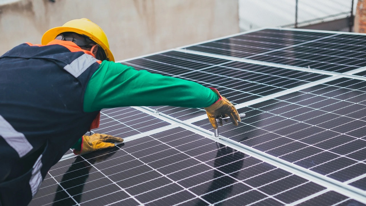 'Taxação do sol' adiada Novo PL quer prorrogar por seis meses o prazo final para a instalação de microgeradores e minigeradores de energia fotovoltaica
