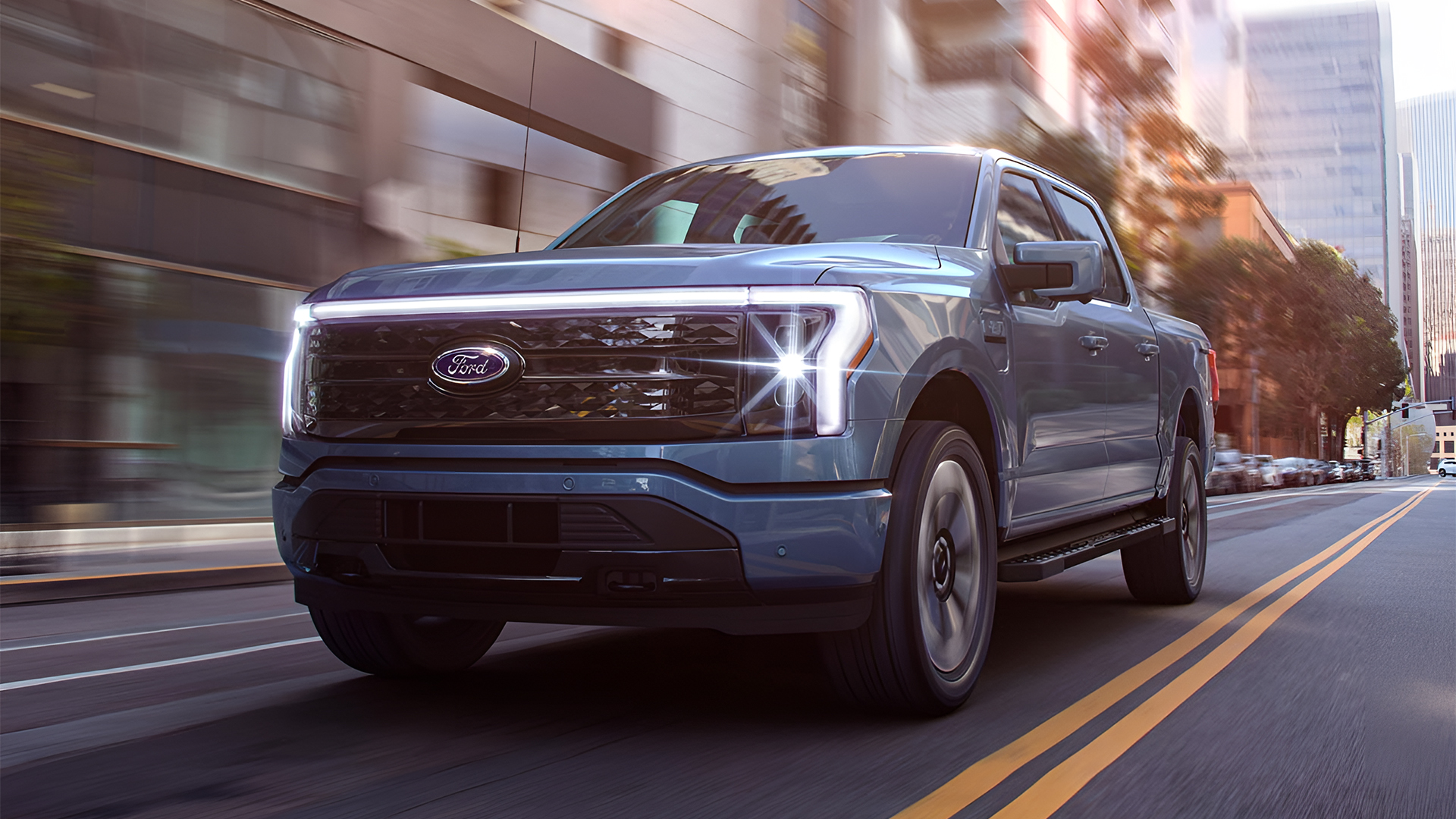 Ford F-150 elétrica pode ser comprada no Brasil mas custa o dobro da Ram 1500 Classic, veículo possui equivalente a 588 cavalos de potência e mais de 483 Km de autonomia