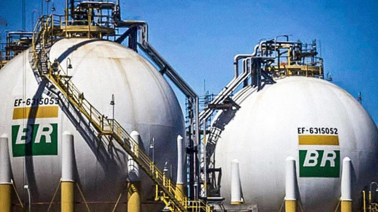 Gás natural da Petrobras deve manter alta nos preços nos próximos meses mesmo com queda de 11%