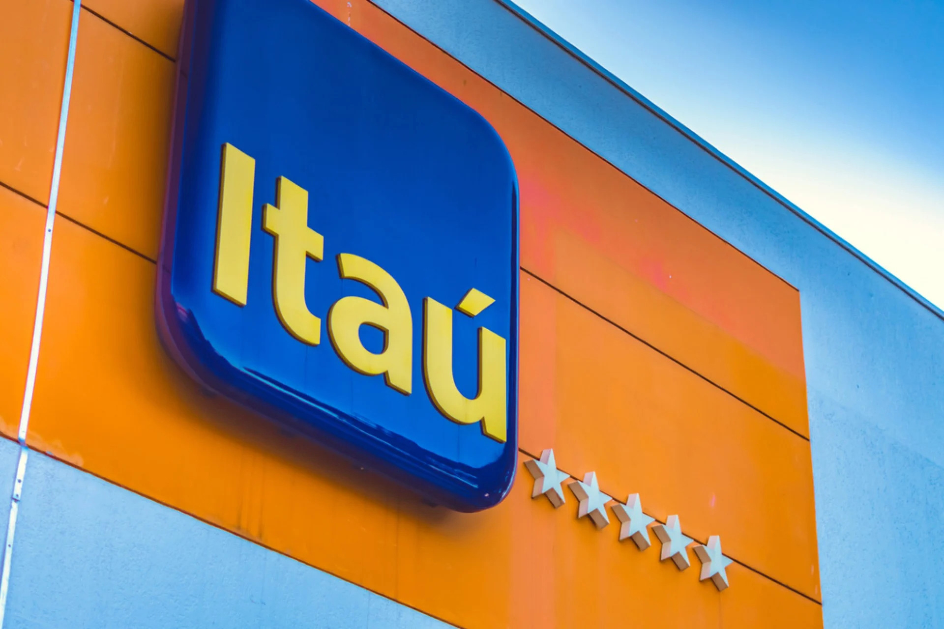 Oportunidade de emprego no BANCO ITAÚ! Instituição abre vagas para contratar profissionais nas áreas de vendas, gerente, promotora comercial, seguros e muitos outros