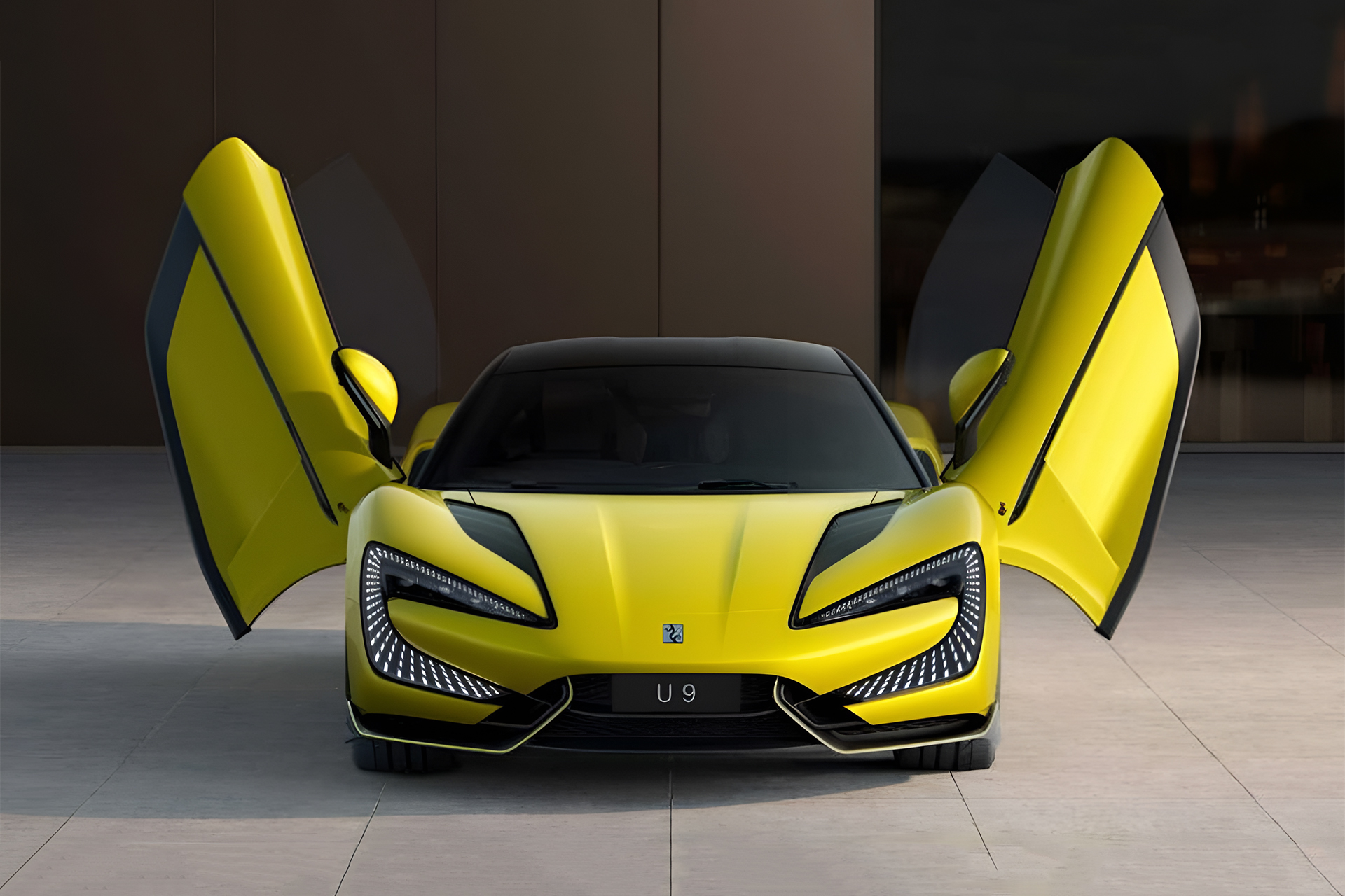 Perdeu Tesla Roadster! BYD apresenta carro elétrico de alto desempenho com 1.300 cv que vai de 0 a 100 km h em 2 segundos