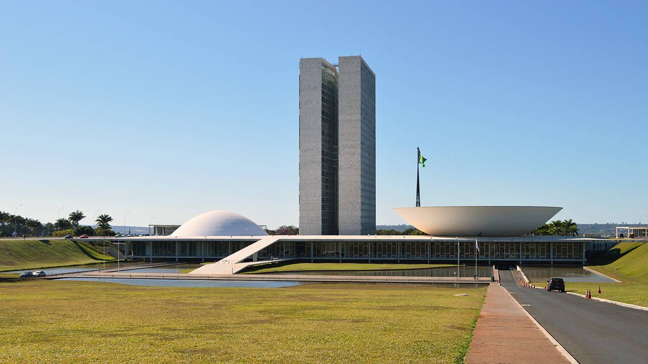 O Ministério lançou uma nota onde diz que o funcionamento das refinarias e bases de distribuição continuará em processamento 