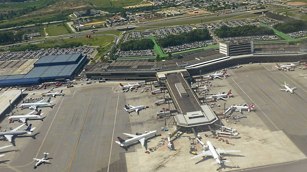 Maior complexo aeroportuário do Brasil, aeroporto de Guarulhos também é o maior complexo frigorífico e fez com que o transporte aéreo movimentasse 310,8 mil toneladas ano passado