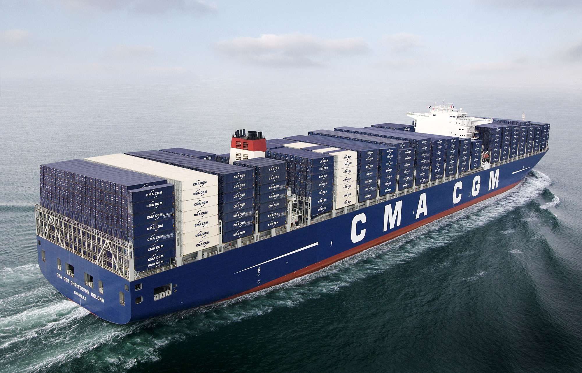A companhia lançou chamada pública para empresas que tenham interesse em contribuir com a redução de emissões de carbono no setor da indústria naval da França. A CMA CGM fará investimentos de 200 milhões de euros nos projetos ao longo dos próximos anos.