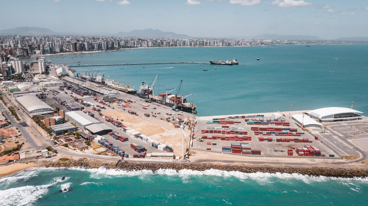 O negócio firmado entre as organizações visa estimular as operações de movimentação de cargas no Porto de Fortaleza. Após o acordo com a CDC, a Progeco será responsável pelo arrendamento de seis meses de um terminal de contêineres no complexo cearense.