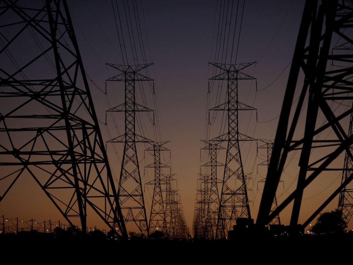 Os ataques em Brasília podem ser a motivação dos novos ataques às torres de transmissão denunciados pela Aneel. O MME e o Governo Lula se movimentam com a Polícia Federal para garantir a segurança da transmissão de energia ao SIN.