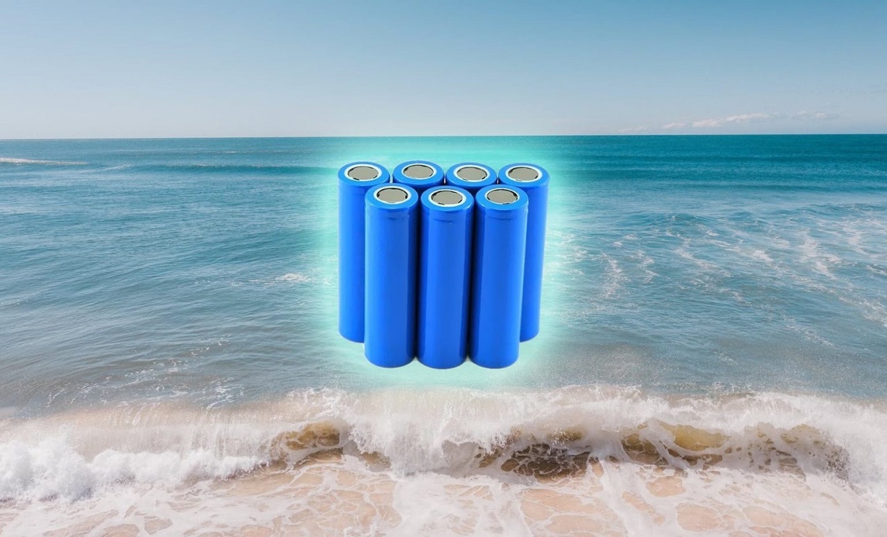 Cientistas testam método inédito que extrai lítio de água do mar e pode revolucionar a produção de baterias