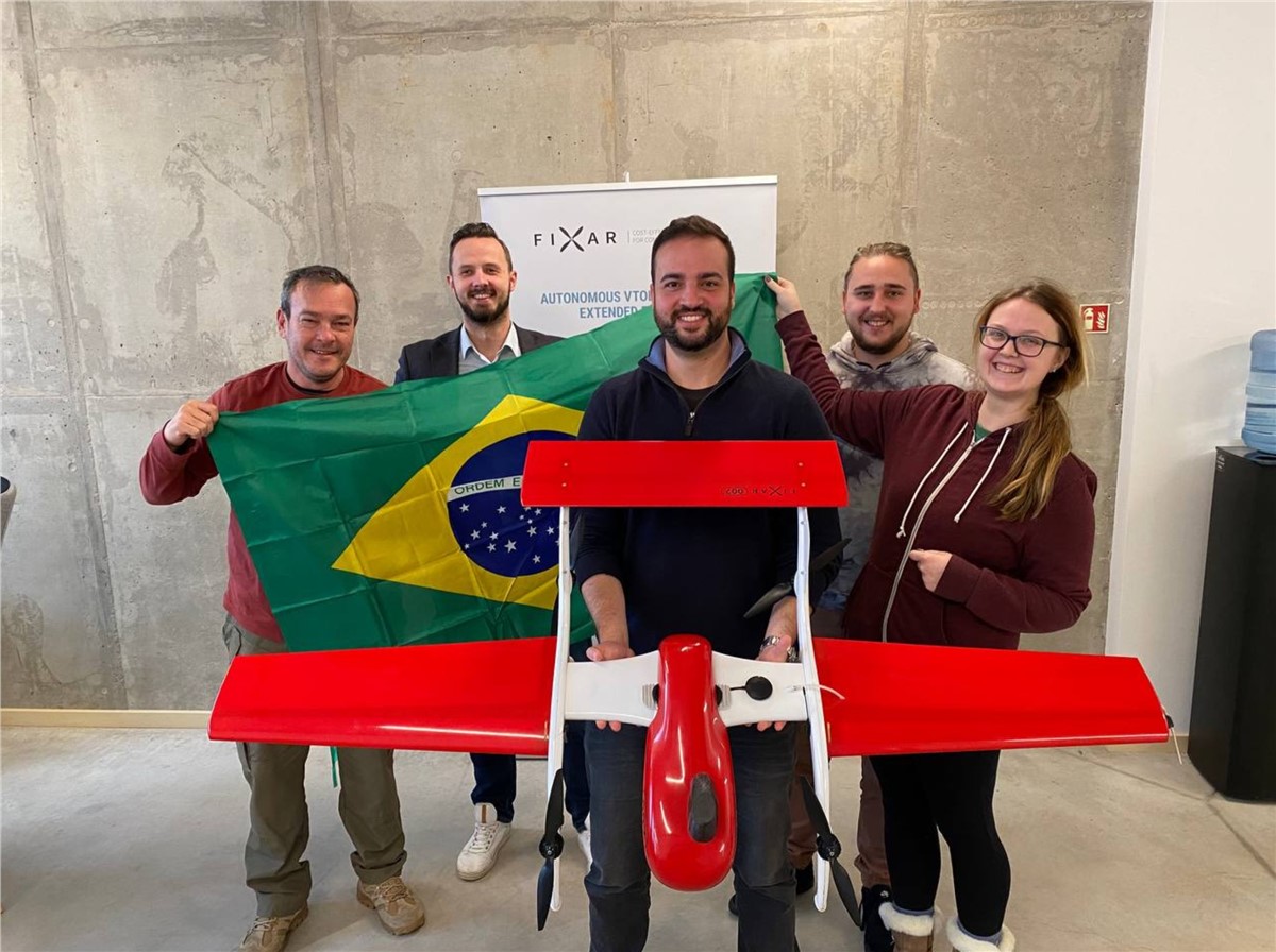 O objetivo da companhia de aviação é garantir uma tecnologia mais avançada no mercado de drones de longa distância no Brasil. A Helisul se apoiará nos serviços modernos da FIXAR para a venda e operação dos modelos FIXAR 007.