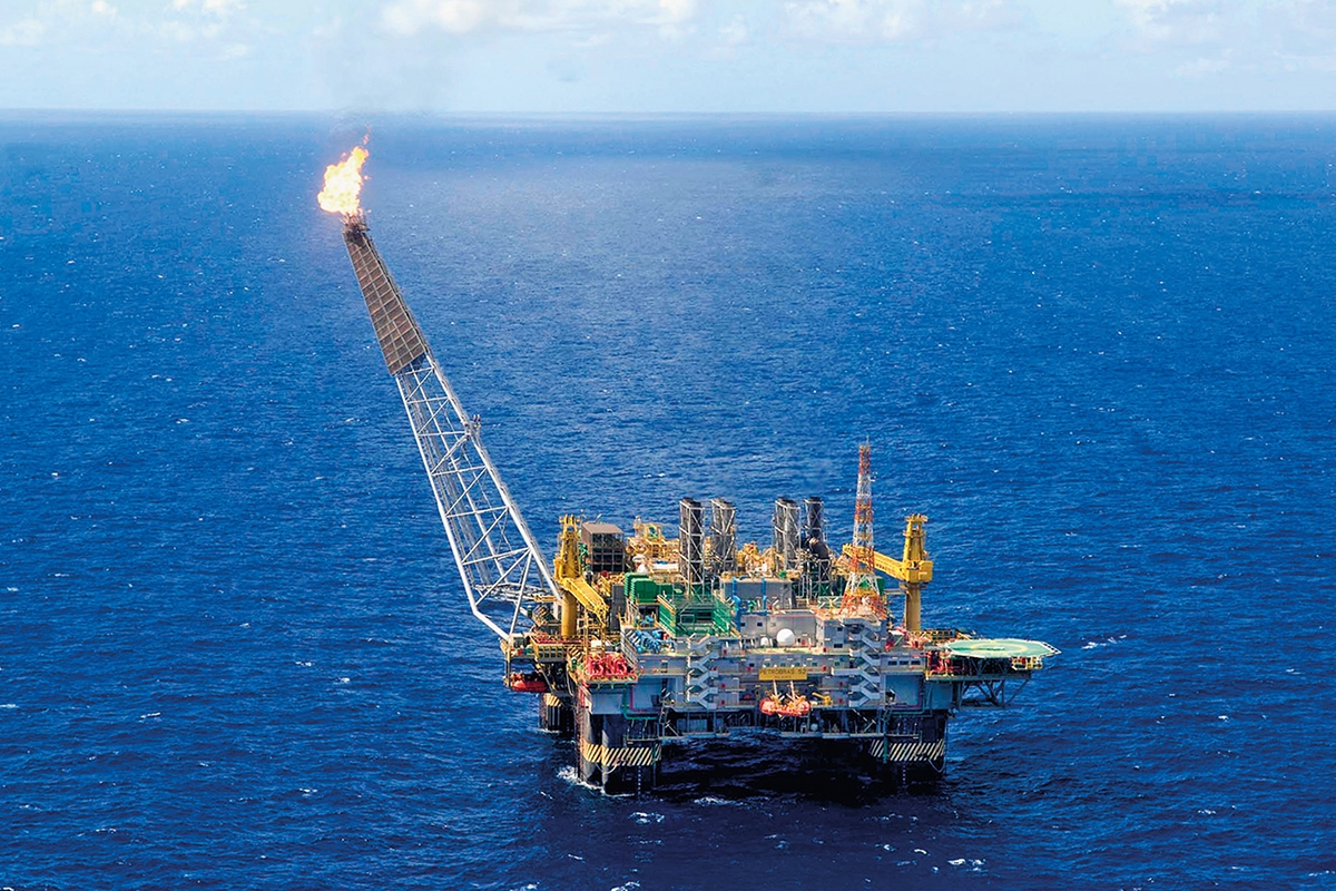 O pagamento de valores arrecadados em royalties no setor de petróleo e gás natural garante a movimentação da economia regional. O Governo do Rio de Janeiro já acumula um repasse de R$ 1,7 bilhão aos municípios fluminenses desde o início do ano.