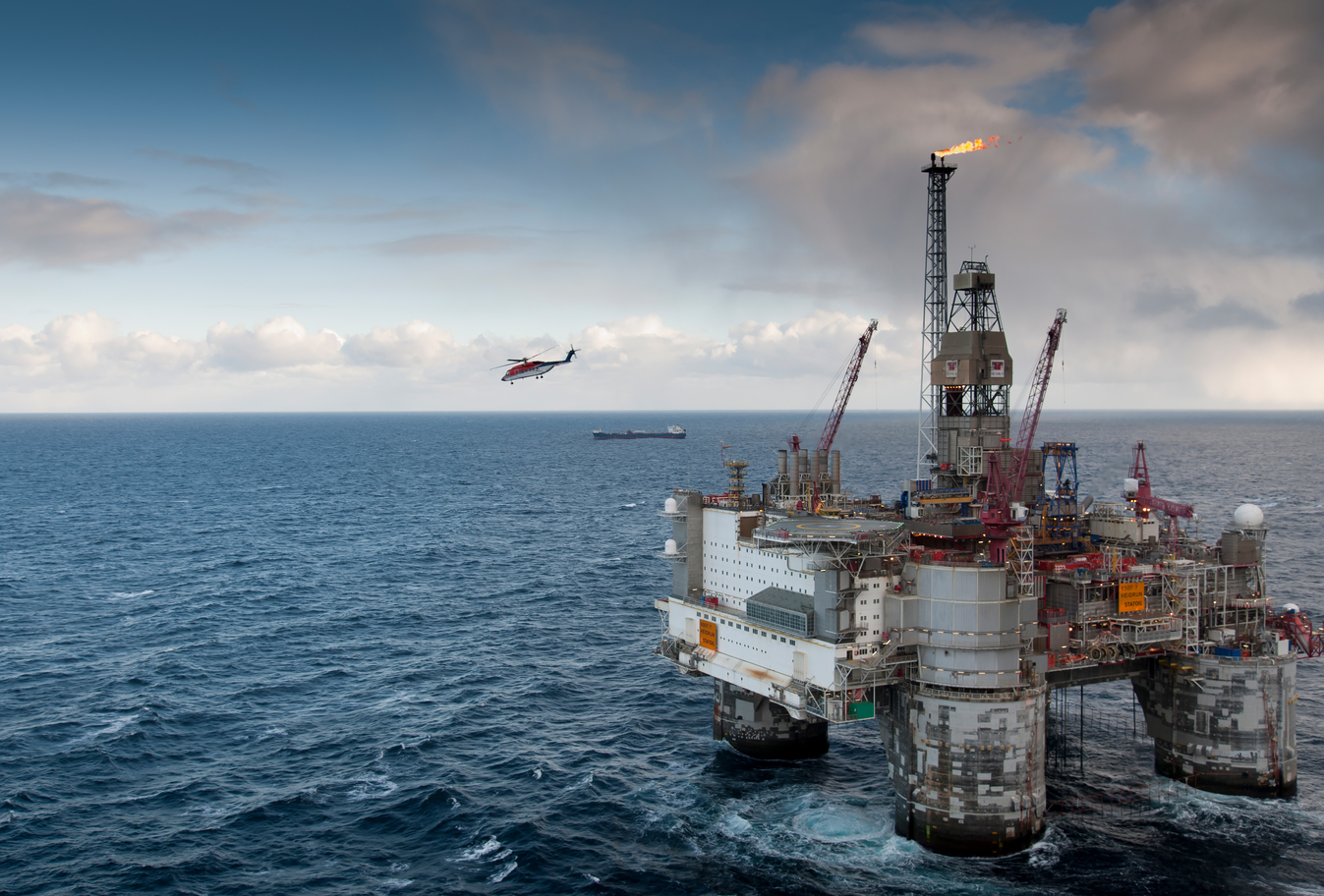 Os atrasos nos projetos de exploração de óleo e gás no pré-sal brasileiro são decorrentes dos impactos da pandemia do Covid-19. A Equinor anunciou o adiamento da produção do Campo de Bacalhau, na Bacia de Santos, para o ano de 2025.