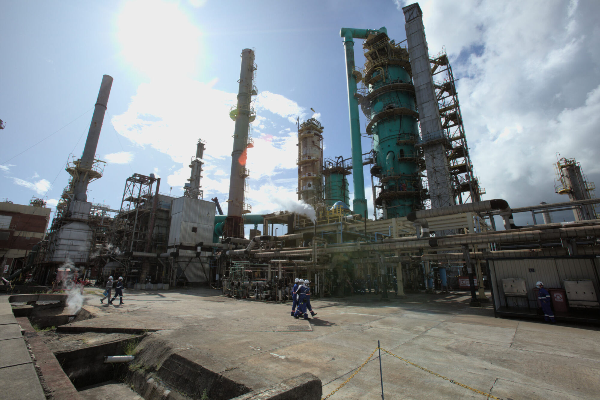 A associação das refinarias independentes solicitam ao Governo Lula uma reedição na isenção de tributos federais. O objetivo da Refina Brasil é incluir a compra de petróleo no mercado nacional junto ao óleo diesel e o GLP até 31 de dezembro deste ano.