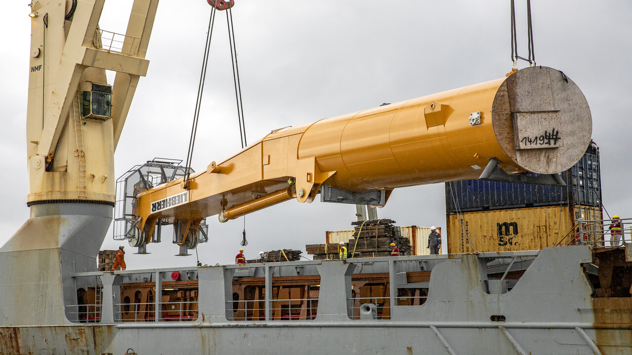 Para agilizar a descarga de granéis sólidos, chegou no Porto de Paranaguá um guindaste equipado com tecnologia de ponta. A solicitação do equipamento foi feita para tornar o processo mais prático, economizando tempo e o transformando em retorno financeiro.