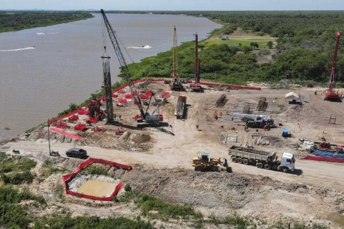 obras da ponte sobre o Rio Paraguai