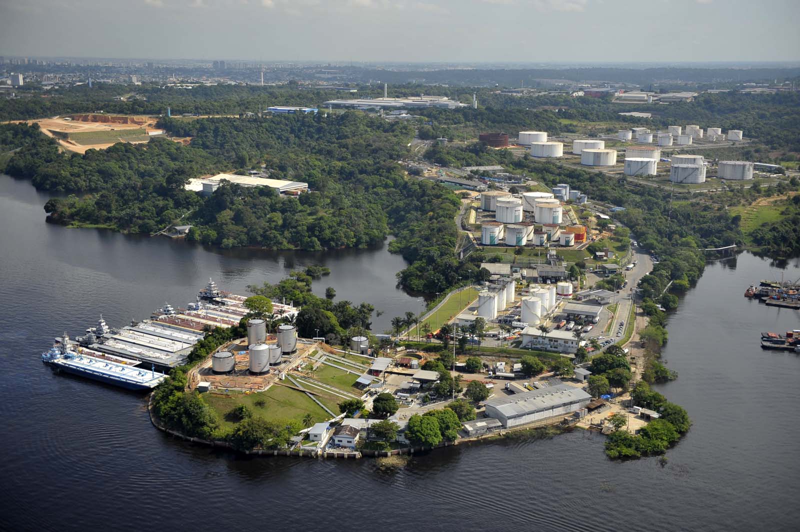 O observatório mostra que a privatização da antiga Reman, agora Ream, causou fortes impactos nos valores dos produtos comercializados. O gás de cozinha comercializado na refinaria possui atualmente o preço mais alto de todo o país, como aponta o OSP.