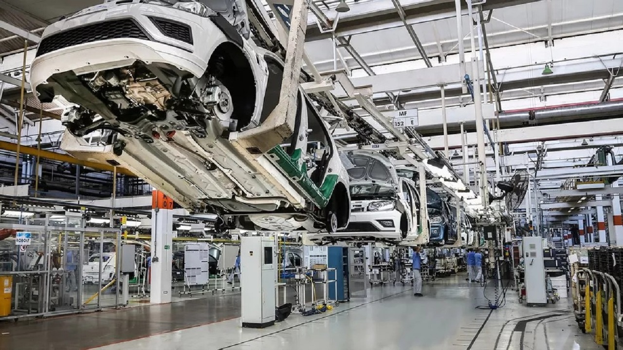 Volkswagen e GM concedem férias coletivas para 5 mil trabalhadores em fábricas do Vale do Paraíba em meio a crise global de semicondutores