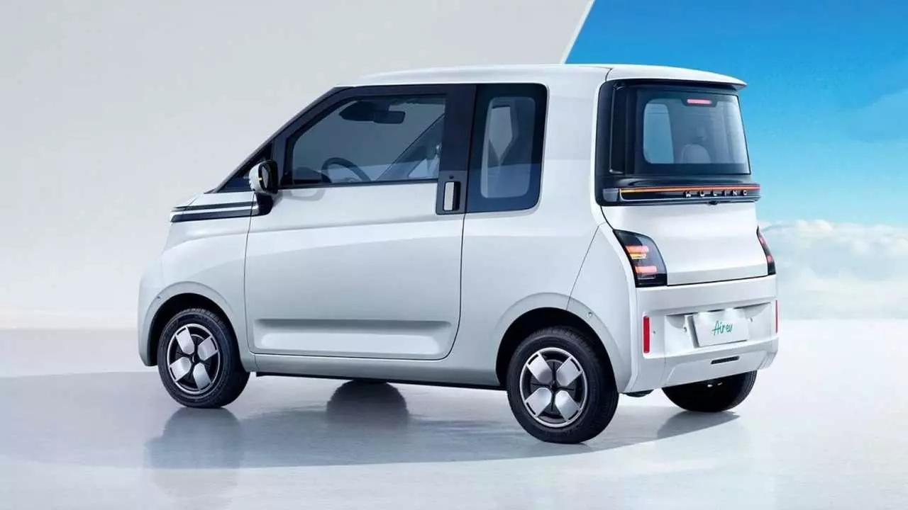 China lança novo carro elétrico popular com preço equivalente a R$ 63.500