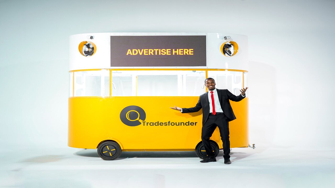 Para gerar renda, os vendedores na Nigéria costumam usar quiosques de fast food e atender ao público. No entanto, os gastos com a energia costumam ser altos e para ajudar, um jovem deu uma lição de empatia ao criar uma alternativa que se baseia na energia solar para ajudar a classe trabalhadora.