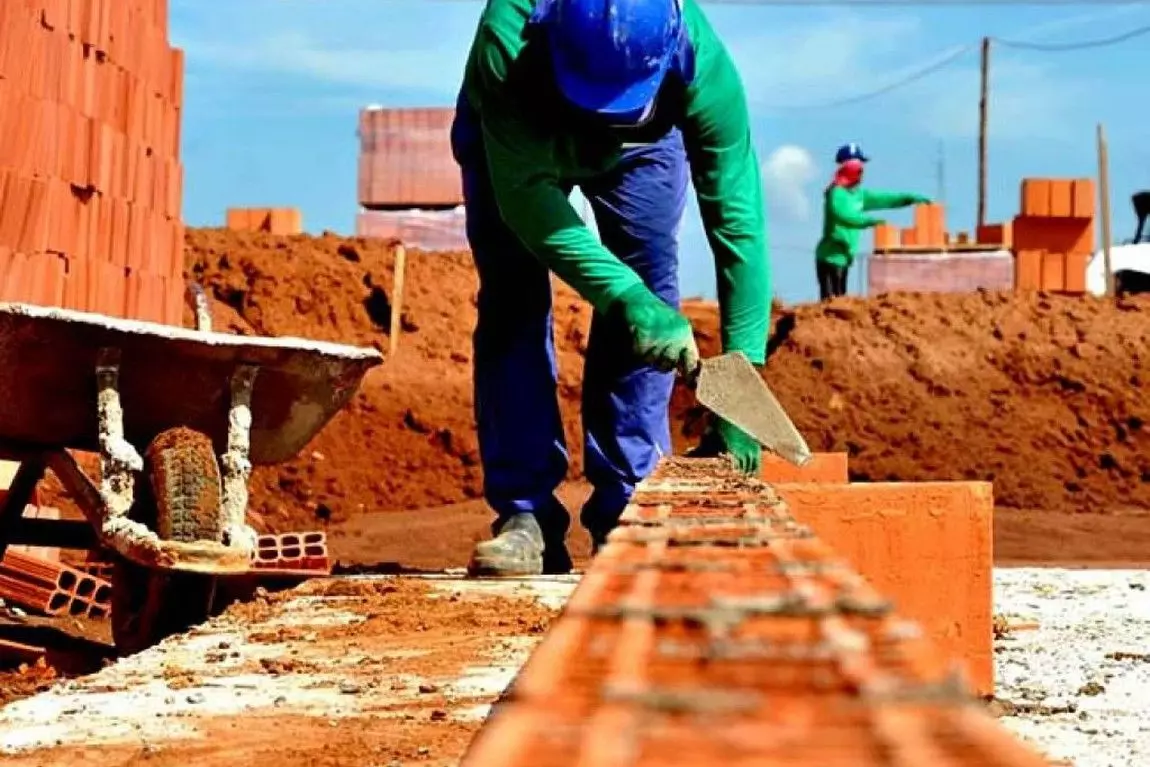 As inscrições para os processos seletivos podem ser realizadas a qualquer momento pelos profissionais interessados. Se você busca vagas de emprego na construção civil, esse é o seu momento!