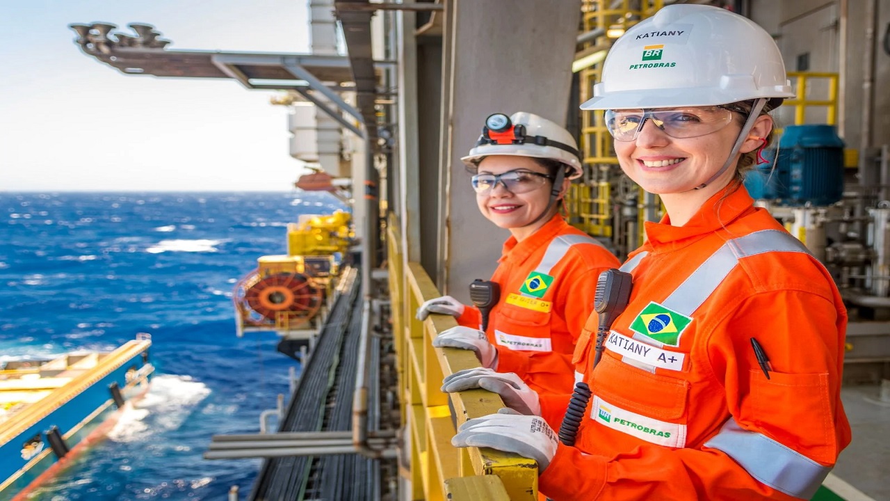 Oportunidade única: Estágio na Petrobras com jornada flexível e possibilidade de crescimento profissional.