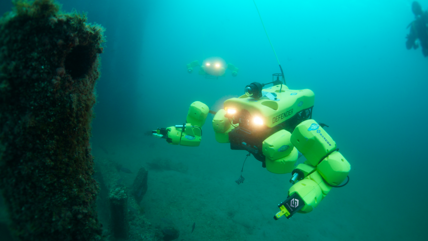 A união entre a tecnologia da Sarcos e da VideoRay trará ainda mais automação às operações de apoio offshore. O sistema robótico ROV Sarcos Guardian Sea Class é a nova aposta para o mercado.