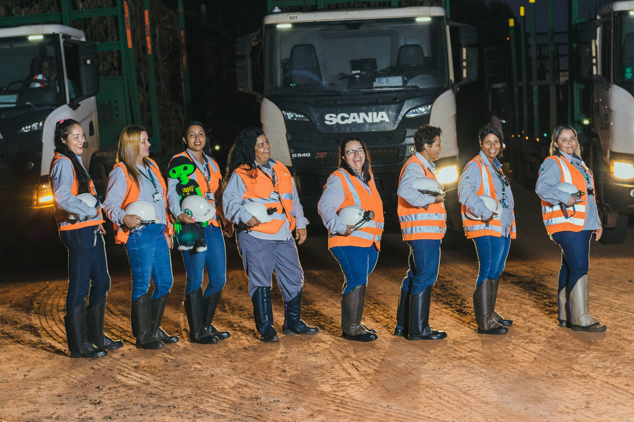 Scania - ônibus - caminhão - motorista - vagas - sest senat