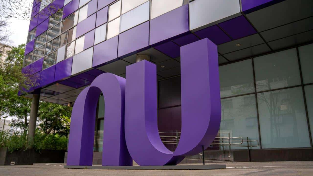 Nubank anuncia demissão em massa