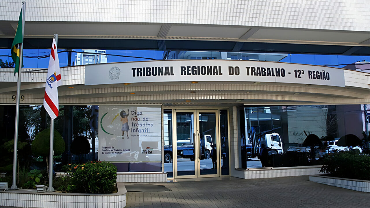 Concurso TRT SC tem oportunidades para servidores com remunerações de até R$15.128; edital publicado